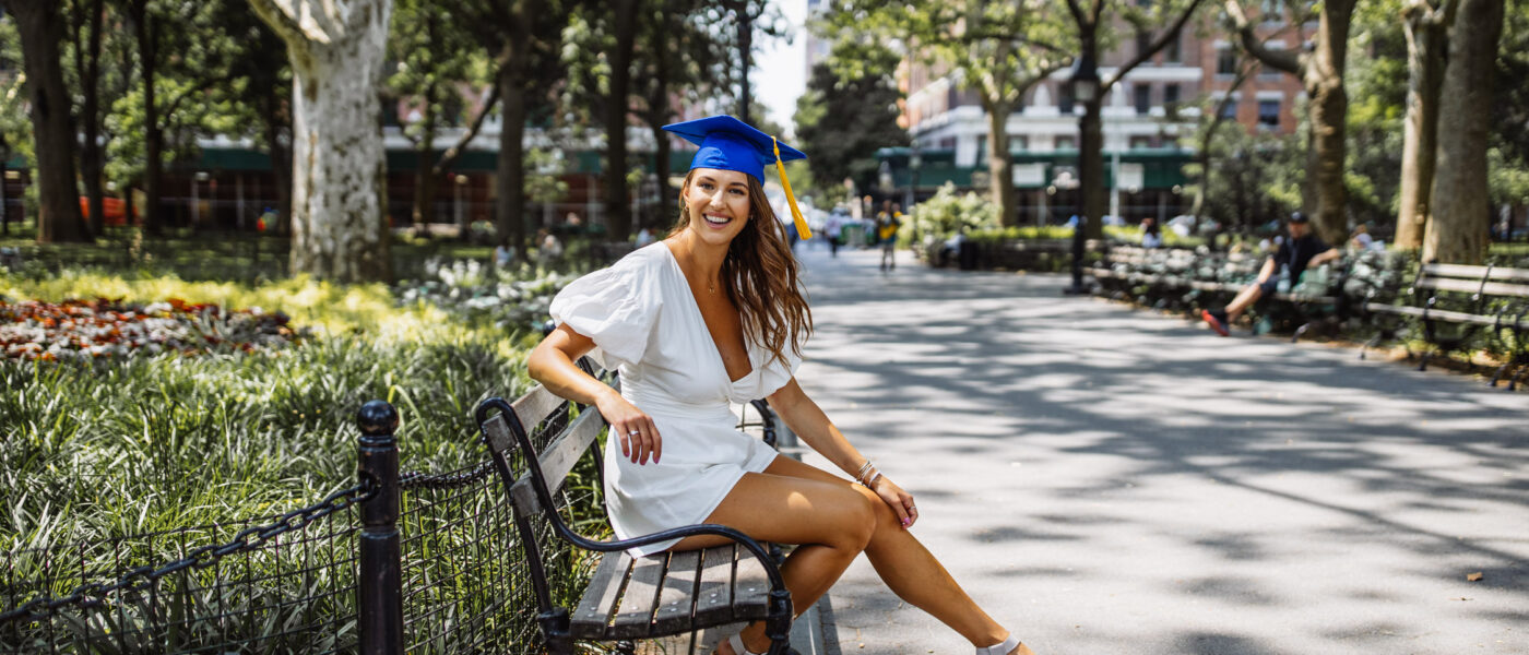 otoshoot nyc college graduation photos in Washington Square Park