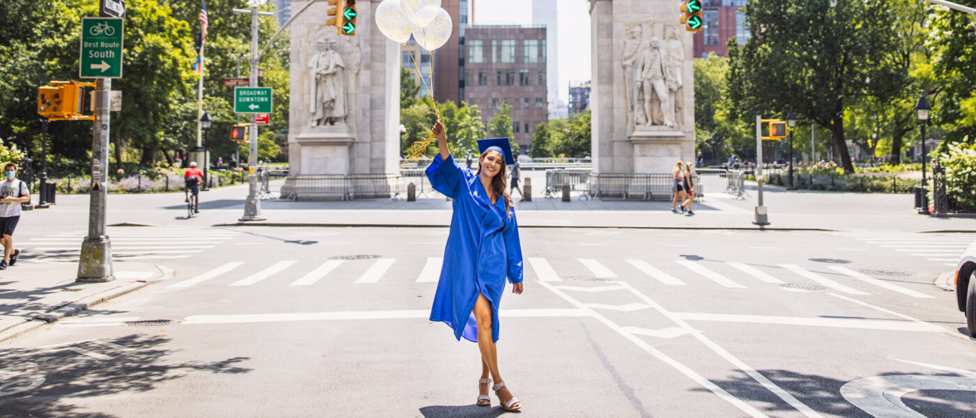 otoshoot nyc college graduation photos in Washington Square Park